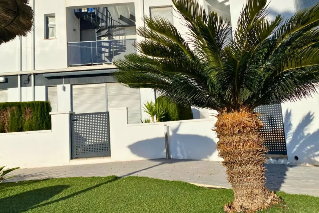 Modern apartman Medence, Terrace és Szolárium felszerelt
