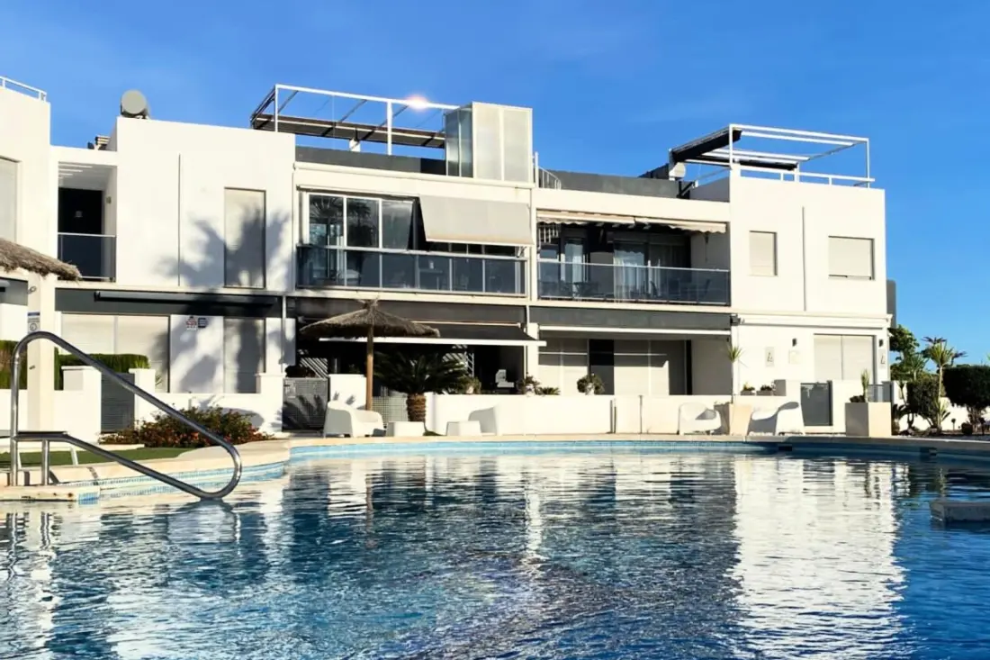 Modern apartman Medence, Terrace és Szolárium felszerelt