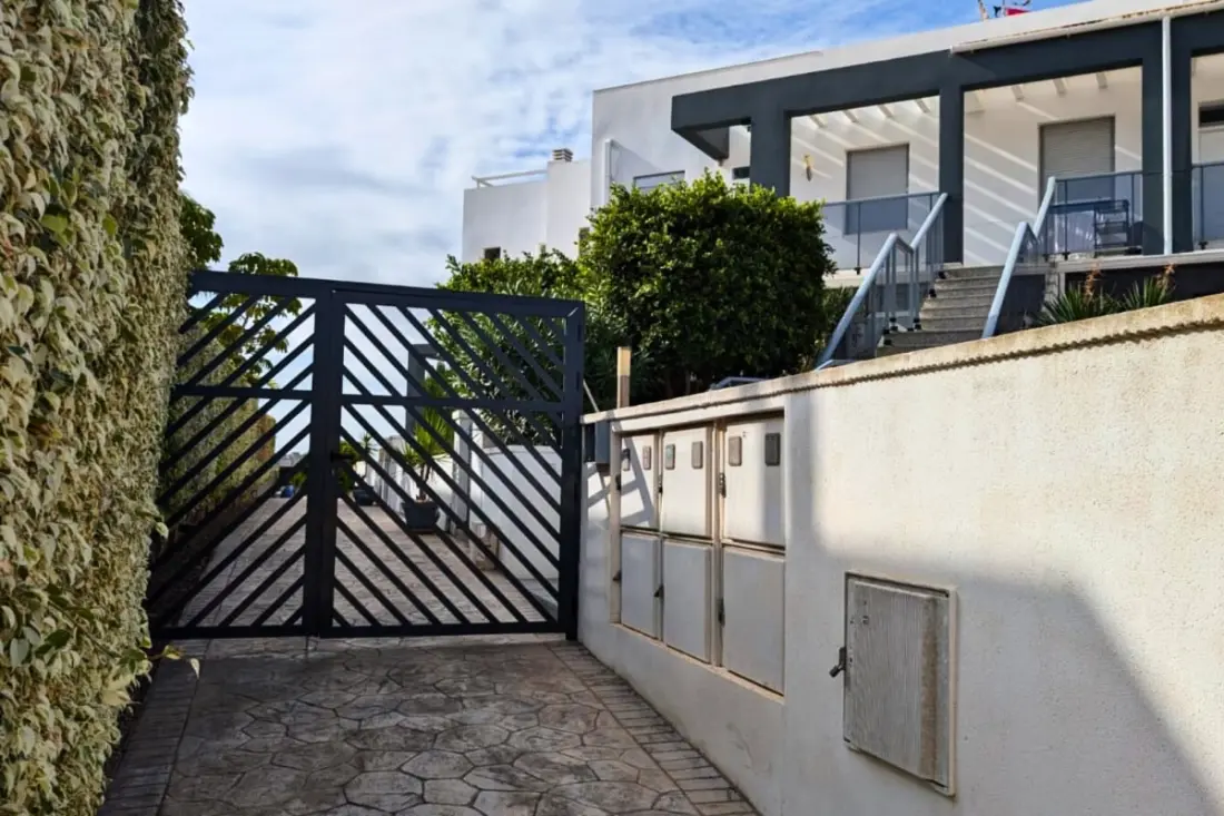 Modern apartman Medence, Terrace és Szolárium felszerelt