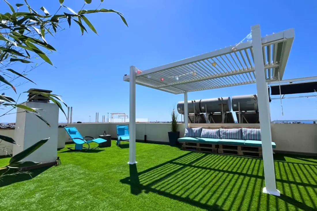 Modern apartman Medence, Terrace és Szolárium felszerelt