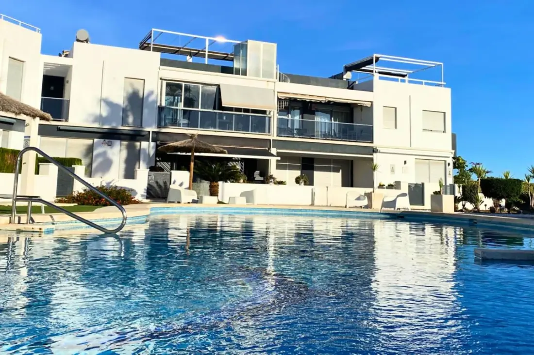 Modern apartman Medence, Terrace és Szolárium felszerelt