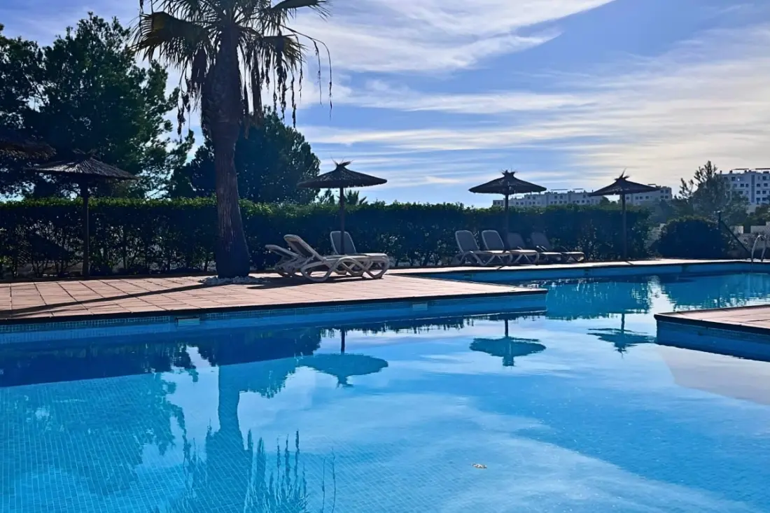 Prémium apartman Las Colinas · Golf, úszómedence és terasz