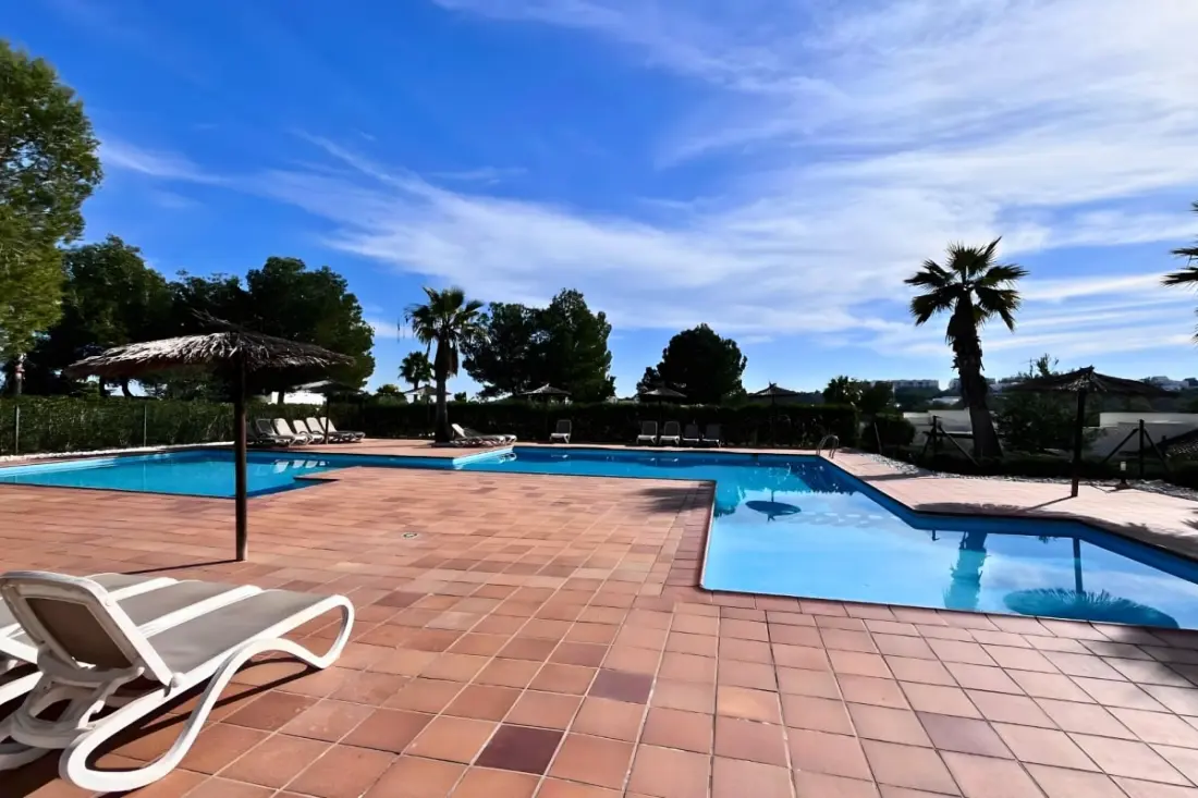 Prémium apartman Las Colinas · Golf, úszómedence és terasz