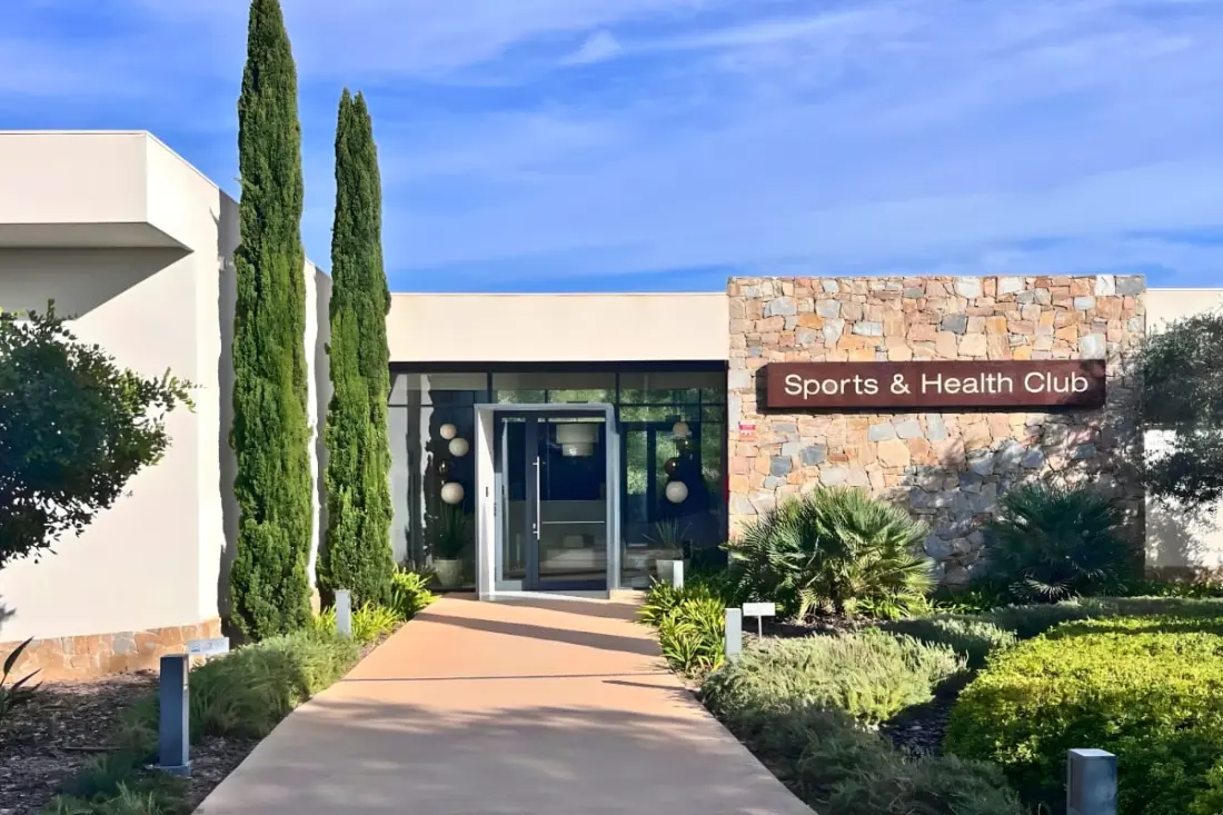 Prémium apartman Las Colinas · Golf, úszómedence és terasz