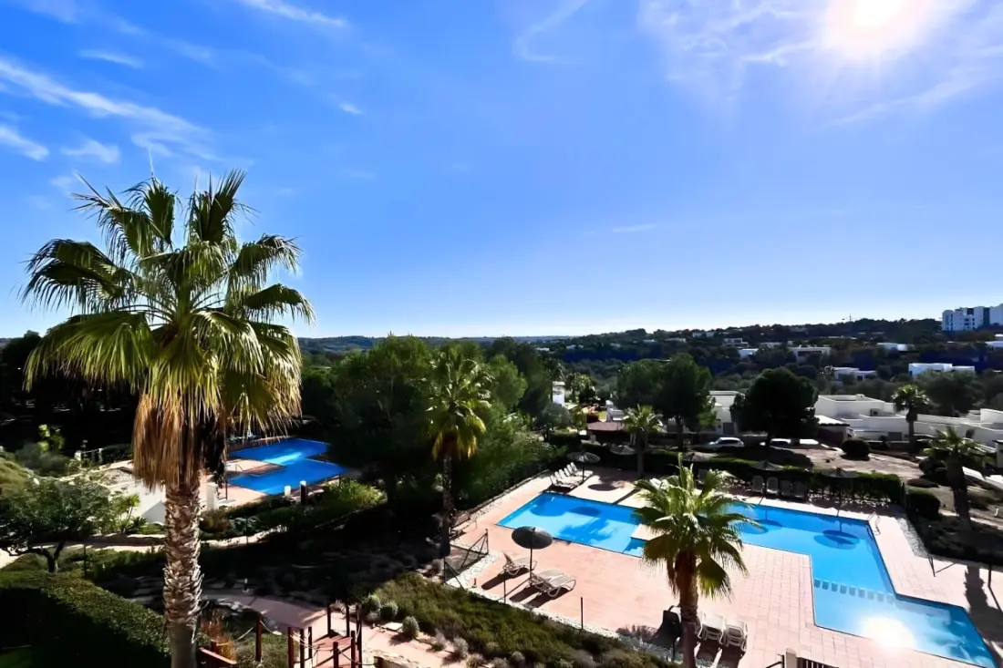 Prémium apartman Las Colinas · Golf, úszómedence és terasz