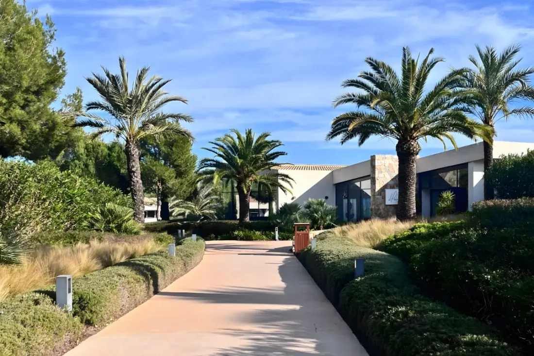 Prémium apartman Las Colinas · Golf, úszómedence és terasz
