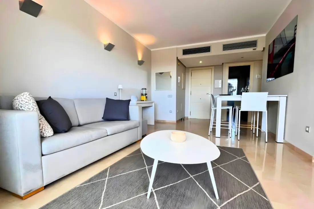 Prémium apartman Las Colinas · Golf, úszómedence és terasz