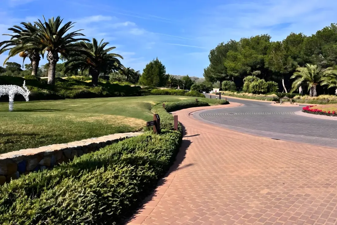Prémium apartman Las Colinas · Golf, úszómedence és terasz