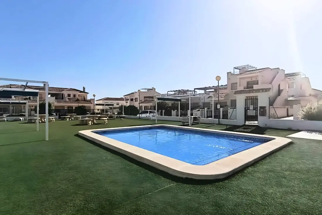Nap, Golf és úszómedence: A Villa Ideal az ünnepekre!