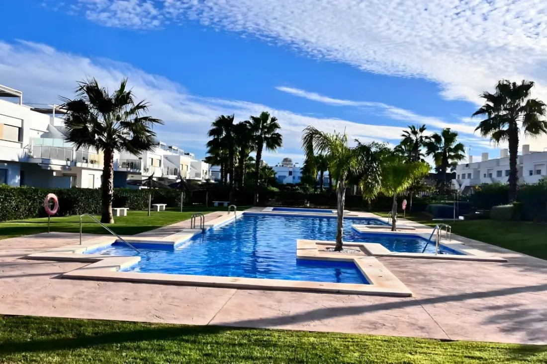 Apartman Golf Vistabella terasz és úszómedence