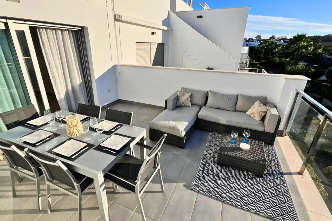 Apartman Golf Vistabella terasz és úszómedence