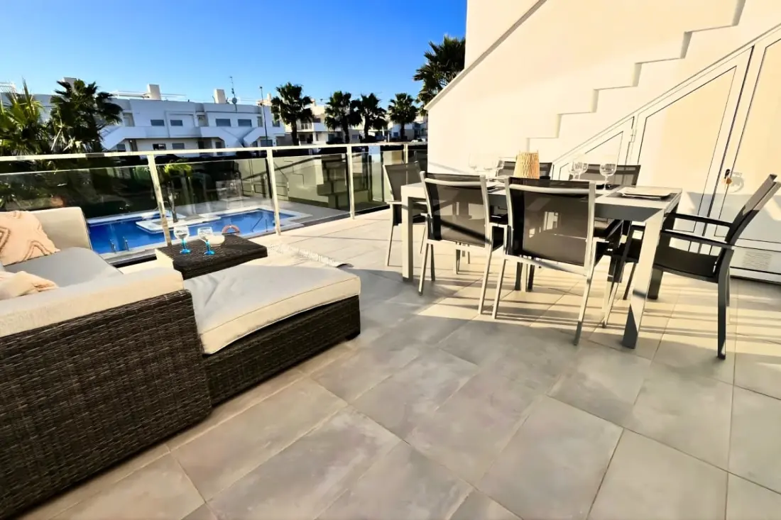Apartman Golf Vistabella terasz és úszómedence
