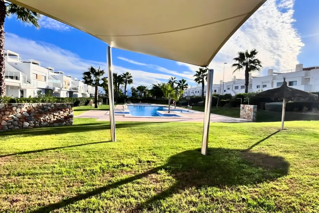 Apartman Golf Vistabella terasz és úszómedence