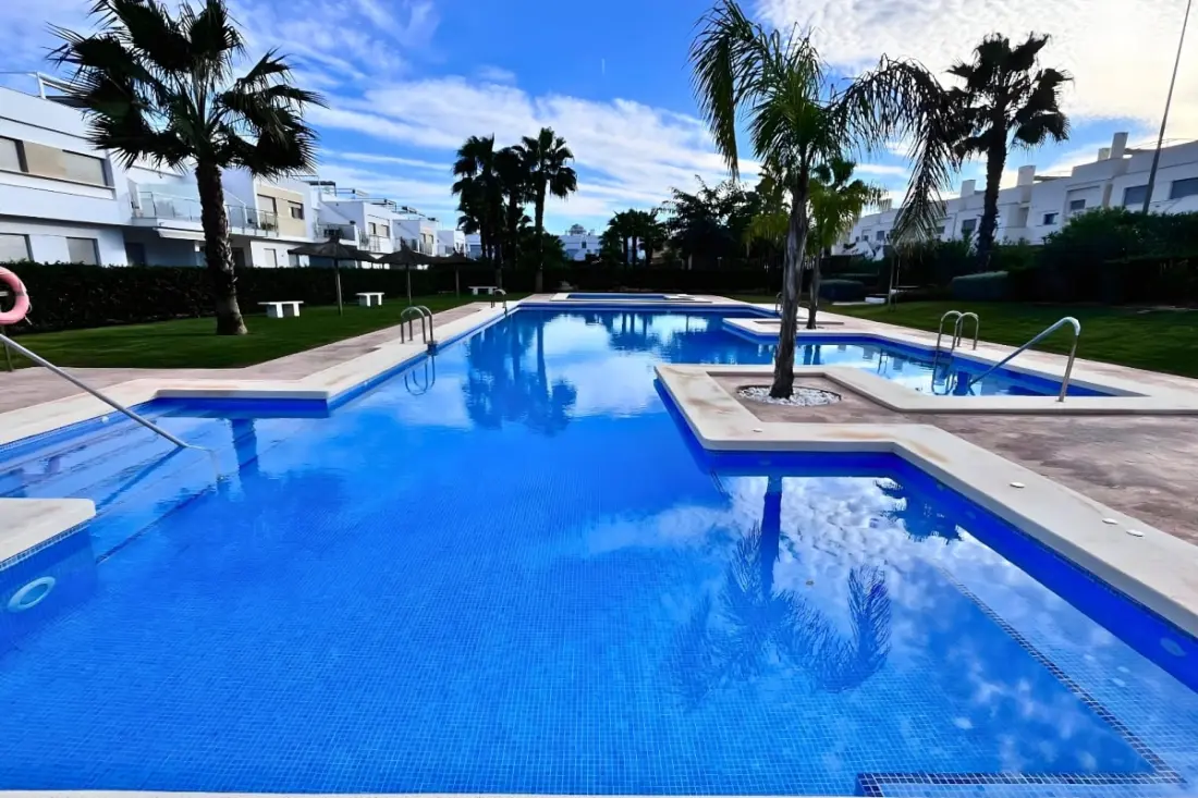Apartman Golf Vistabella terasz és úszómedence