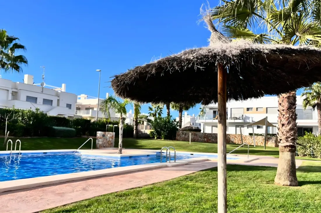 Apartman Golf Vistabella terasz és úszómedence