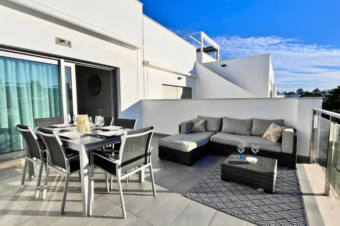 Apartman Golf Vistabella terasz és úszómedence