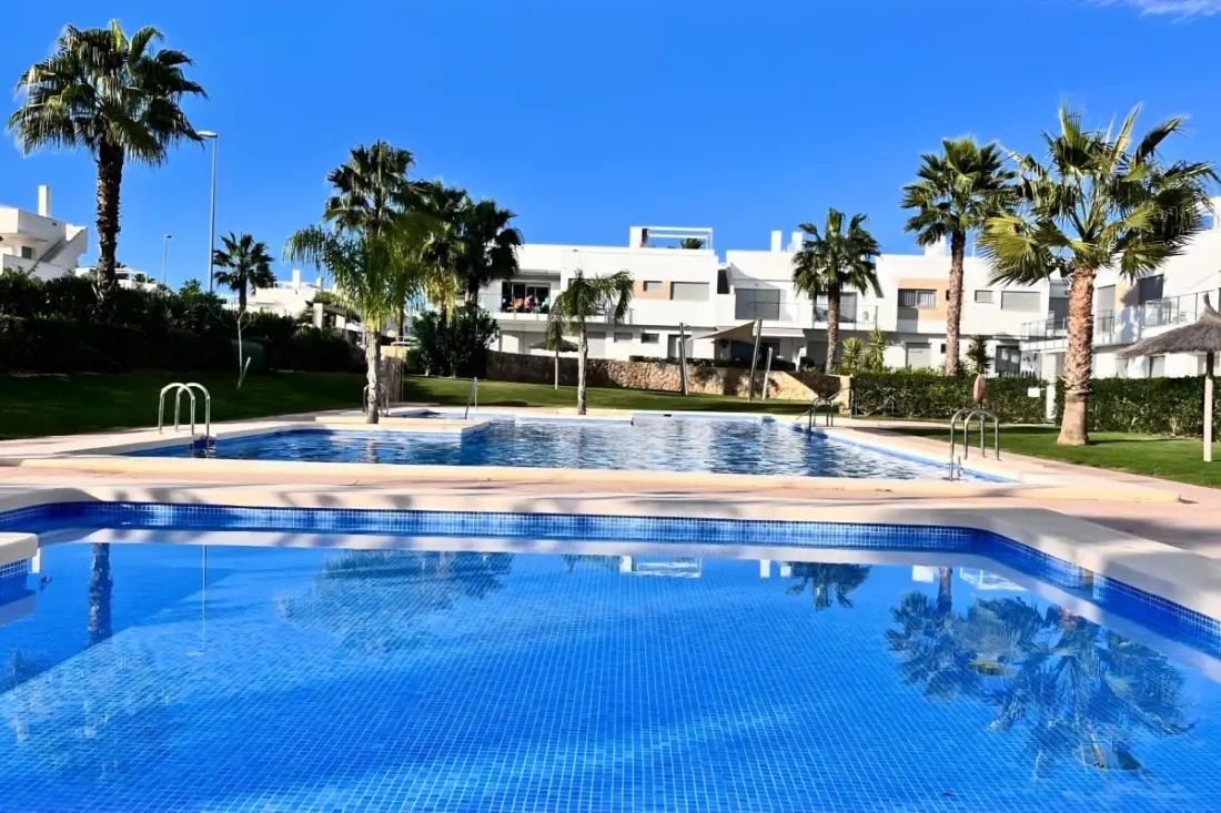 Apartman Golf Vistabella terasz és úszómedence