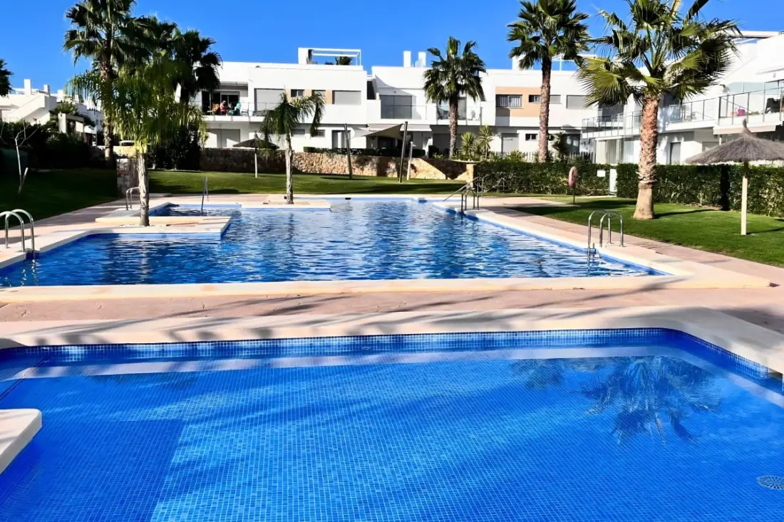 Apartman Golf Vistabella terasz és úszómedence