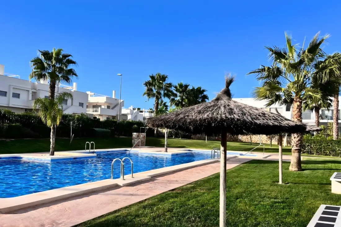 Apartman Golf Vistabella terasz és úszómedence