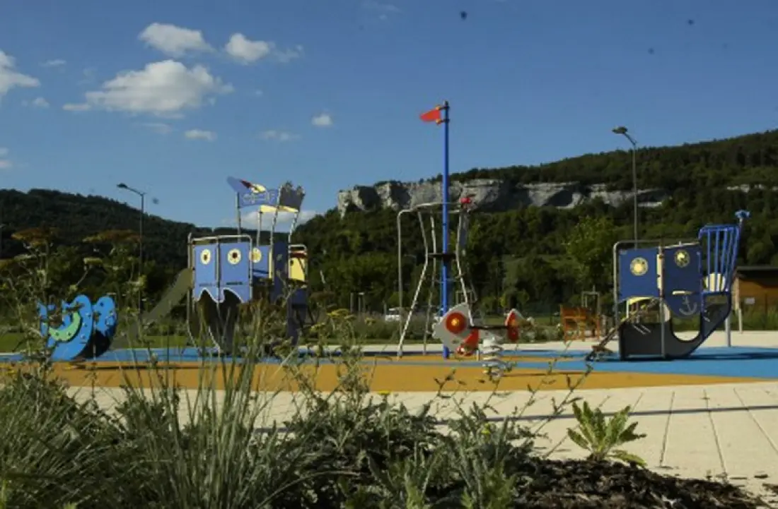 Camping Ecologique la Roche d'Ully4 Sterren★★★★