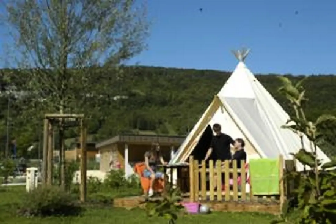 Camping Ecologique la Roche d'Ully4 Sterren★★★★