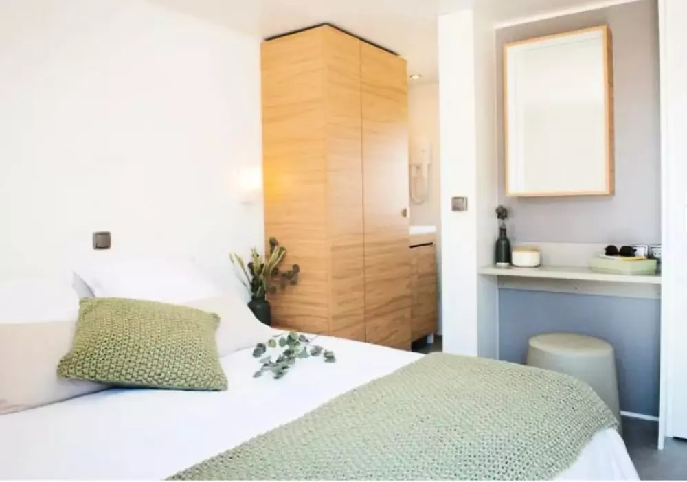 DOMAINE DE PECANY (La Noix de Pecan'y) 3 Gwiazdy★★★