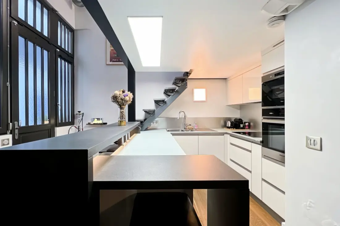 Charmant Atypische Appartement - Treinstation Oost