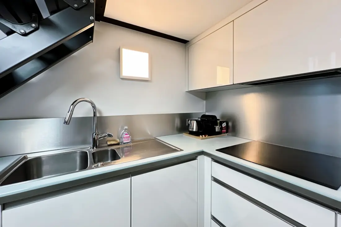 Charmant Atypische Appartement - Treinstation Oost