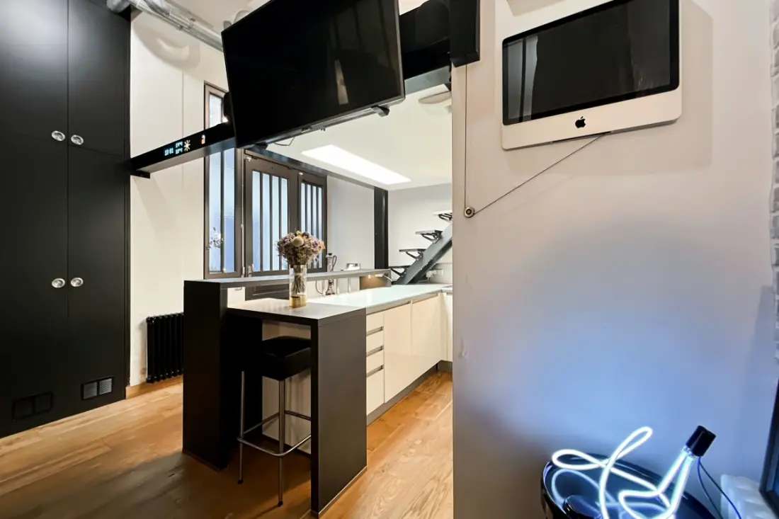 Charmant Atypische Appartement - Treinstation Oost