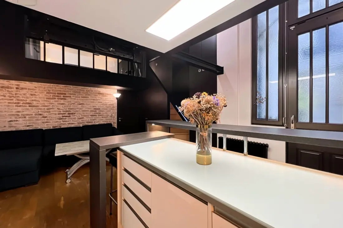 Charmant Atypische Appartement - Treinstation Oost