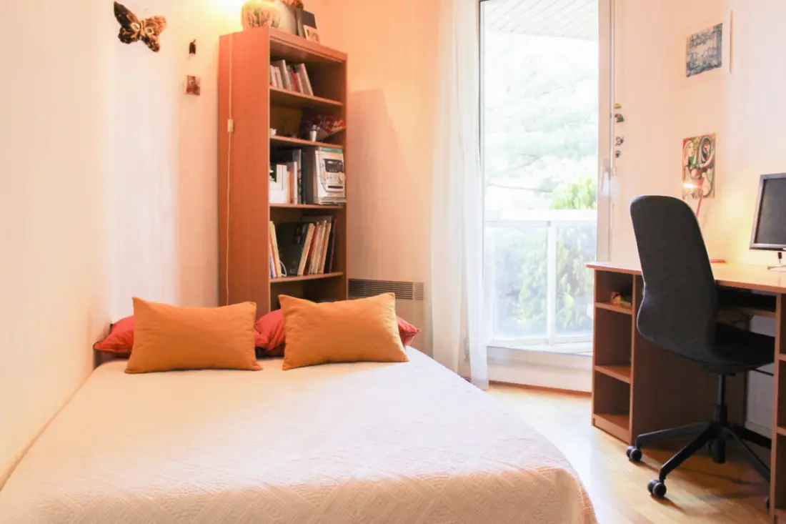 Appartement 86m2 Met Balcons, Parkeerplaats, Rustig.