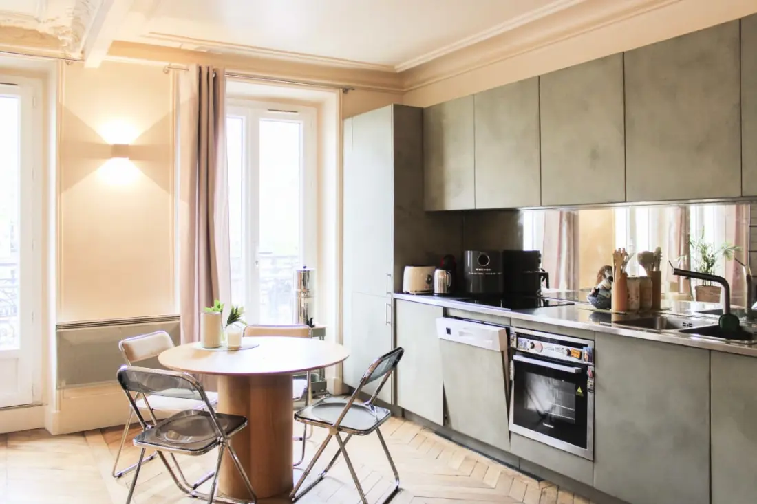Appartement Charmant Avec Balcon à Paris 11
