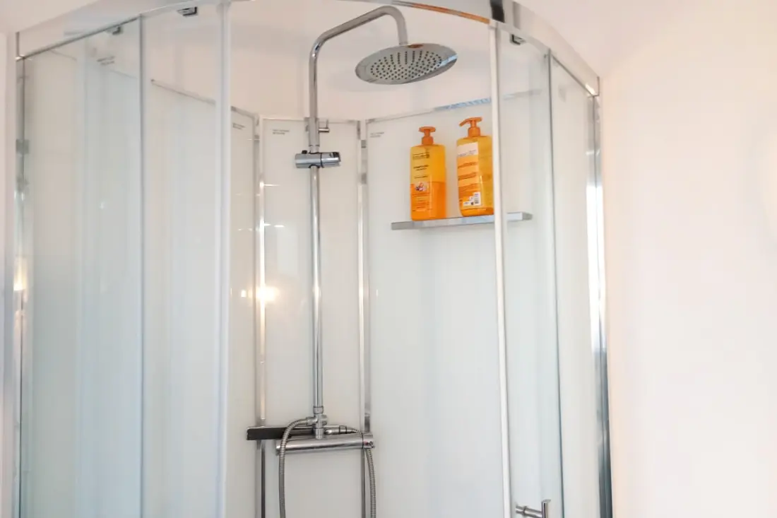 Mooie tweekamerwoning tegenover het Montholon-plein