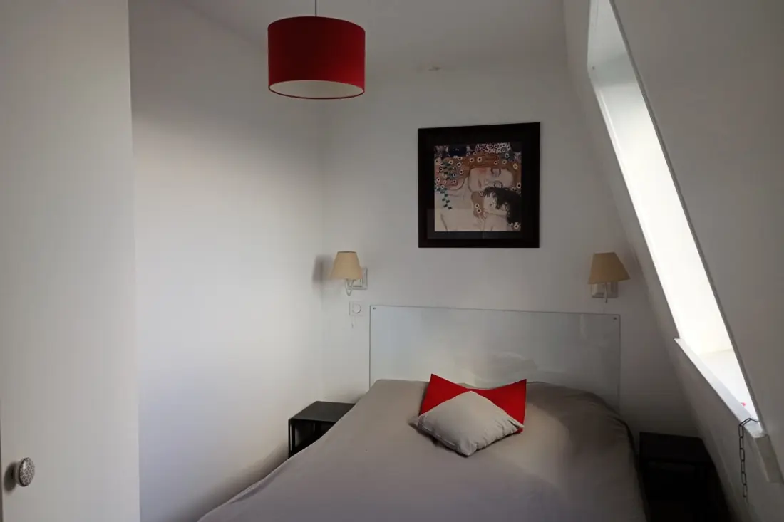 Mooie tweekamerwoning tegenover het Montholon-plein