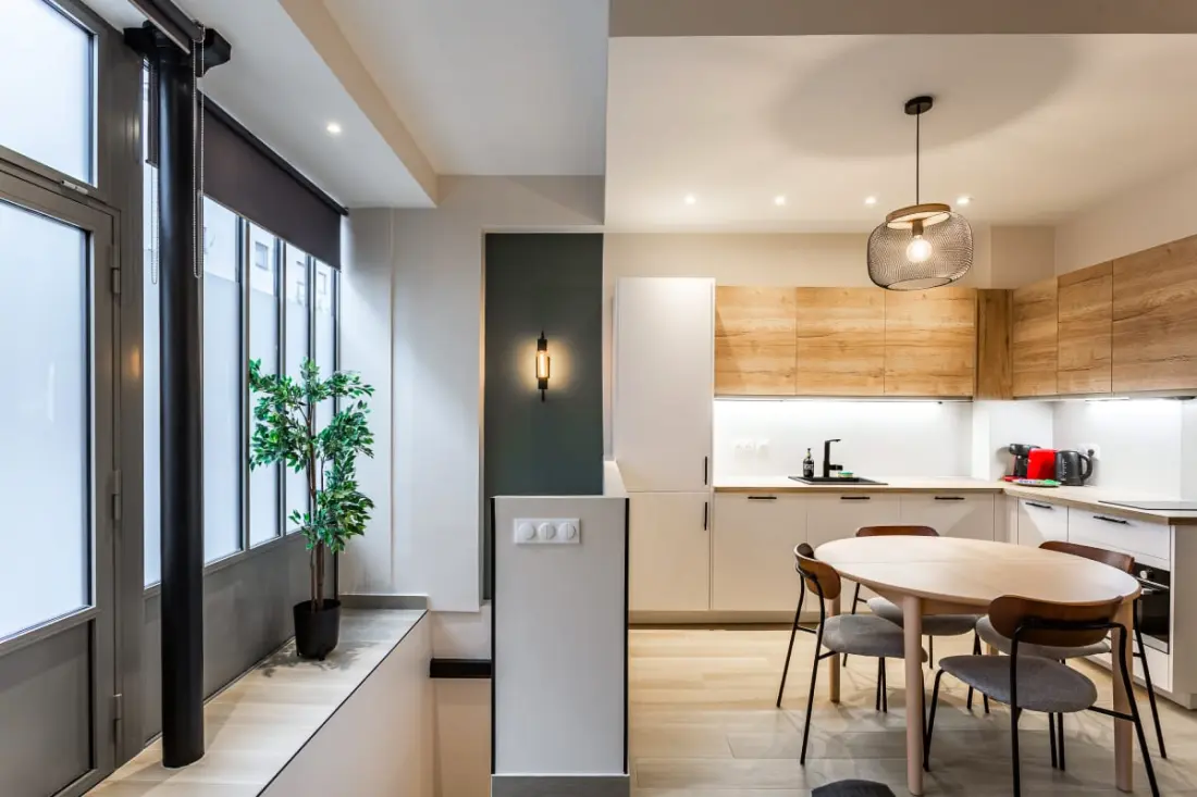A Cosy Lumineux Parisian -