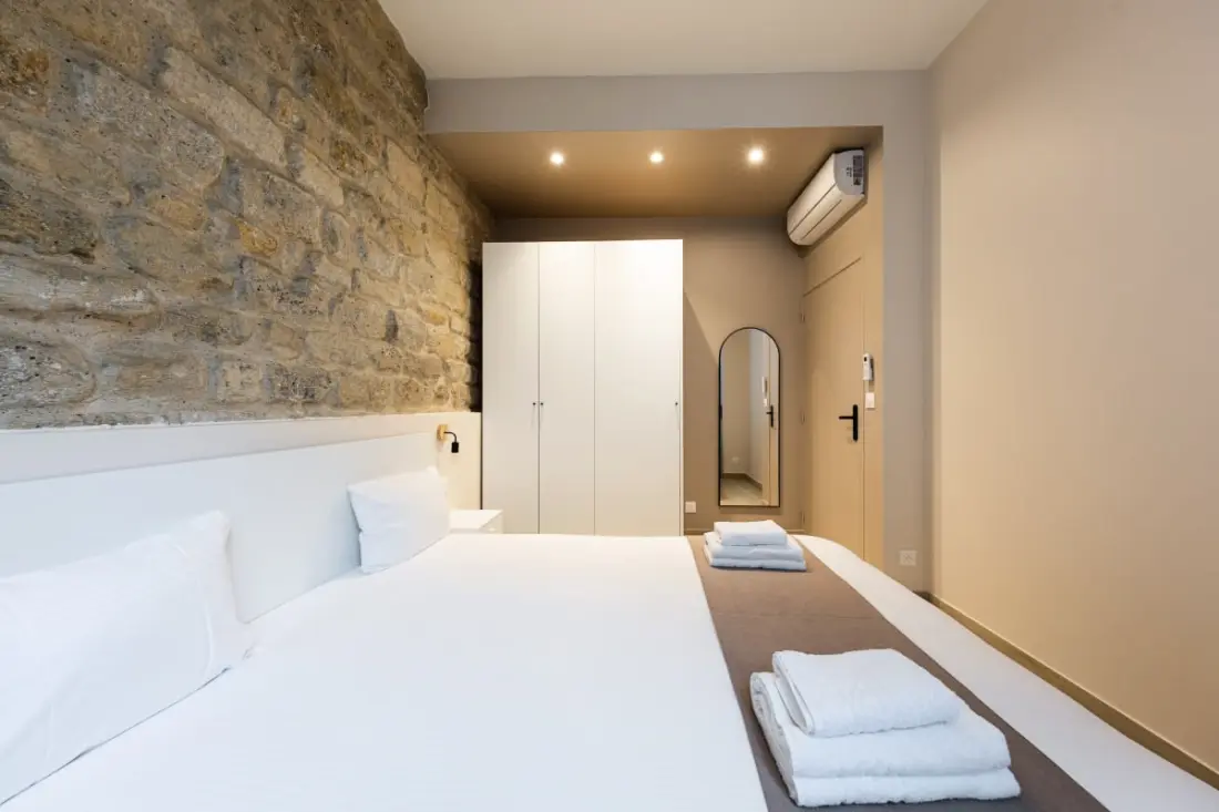 A Cosy Lumineux Parisian -