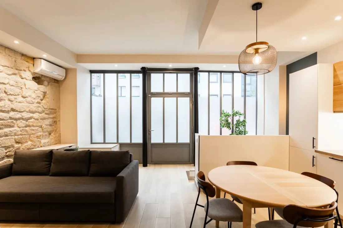 A Cosy Lumineux Parisian -
