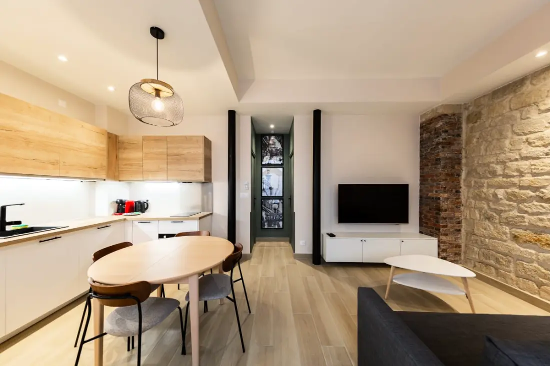 A Cosy Lumineux Parisian -