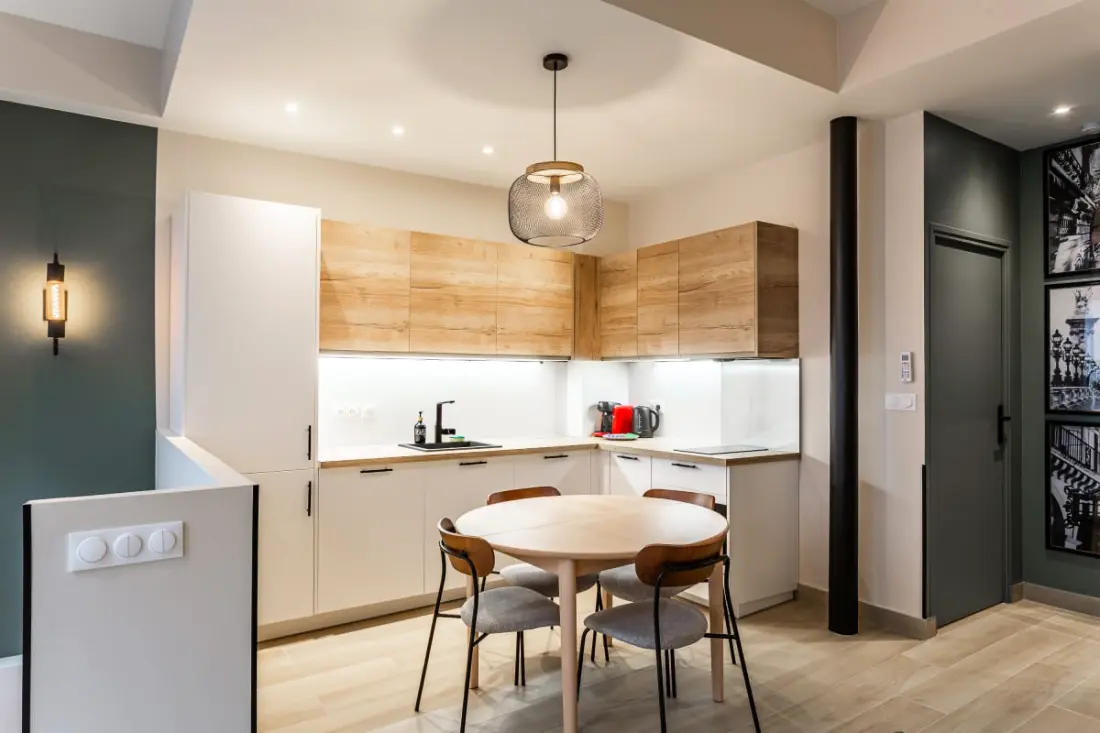 A Cosy Lumineux Parisian -