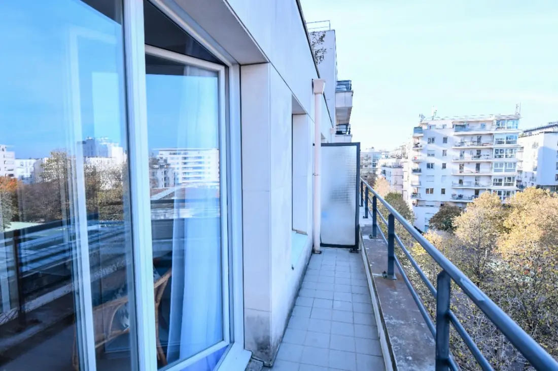 Licht met balkon Aux Buttes Chaumont