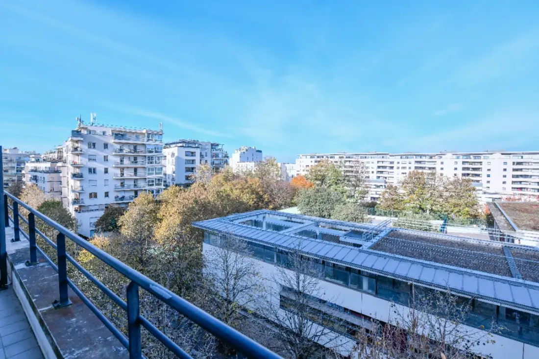 Licht met balkon Aux Buttes Chaumont