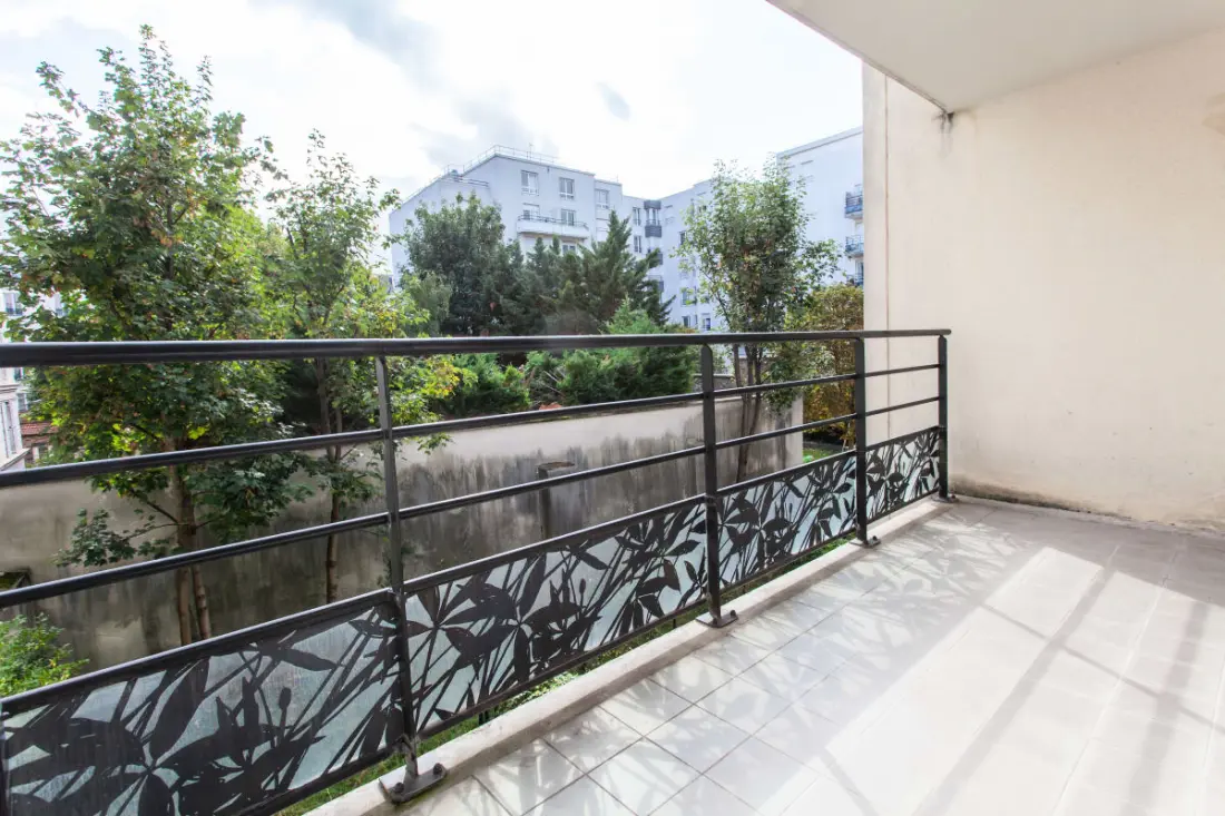 Licht met balkon Aux Buttes Chaumont
