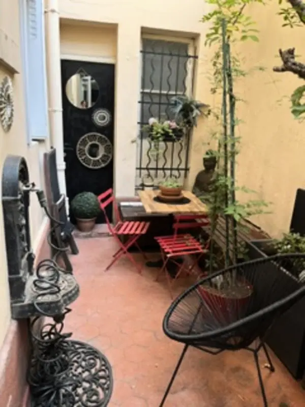 Charming T2 Batignolles a magánbírósággal