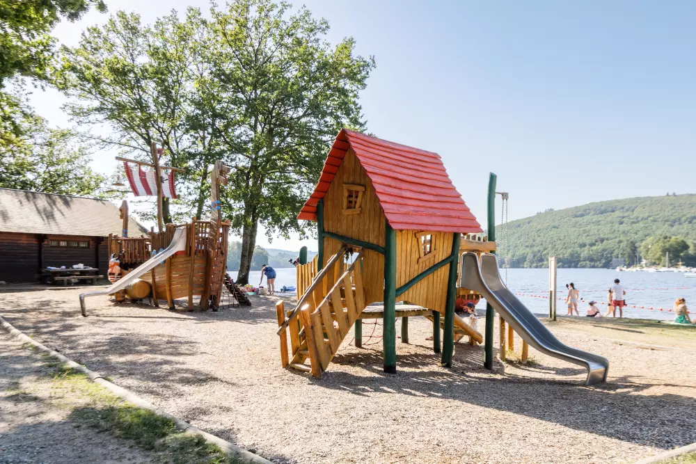 Camping Paradis les 2 er ude af stand.