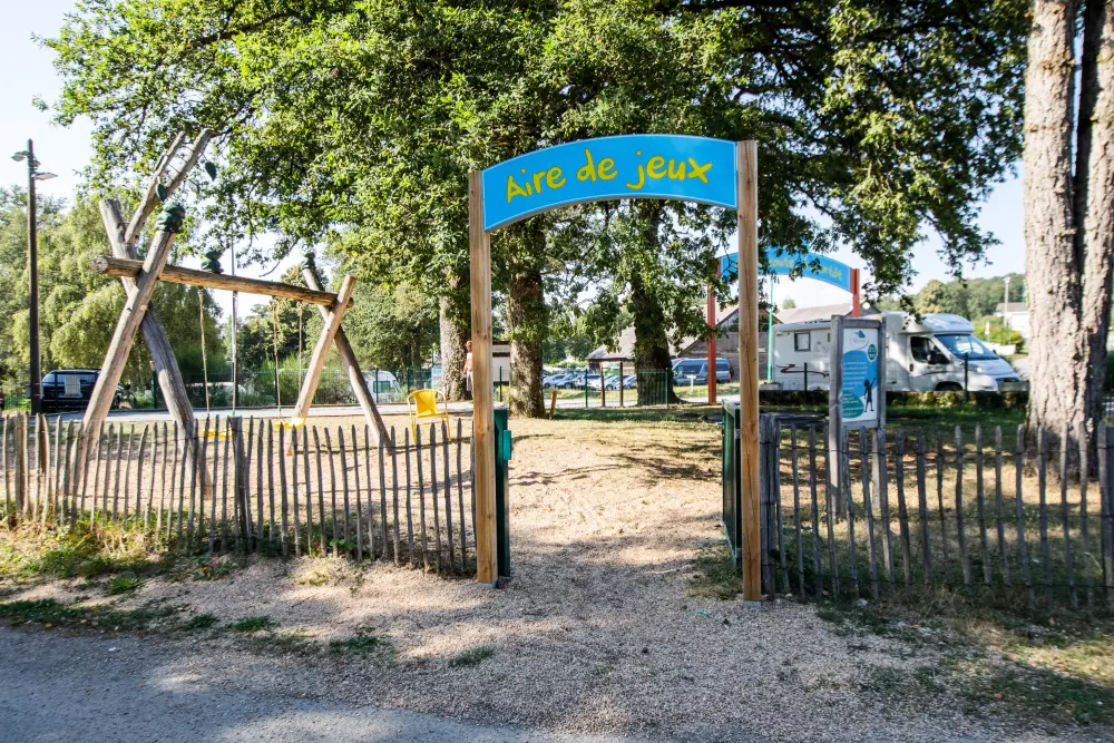 Camping Paradis les 2 er ude af stand.