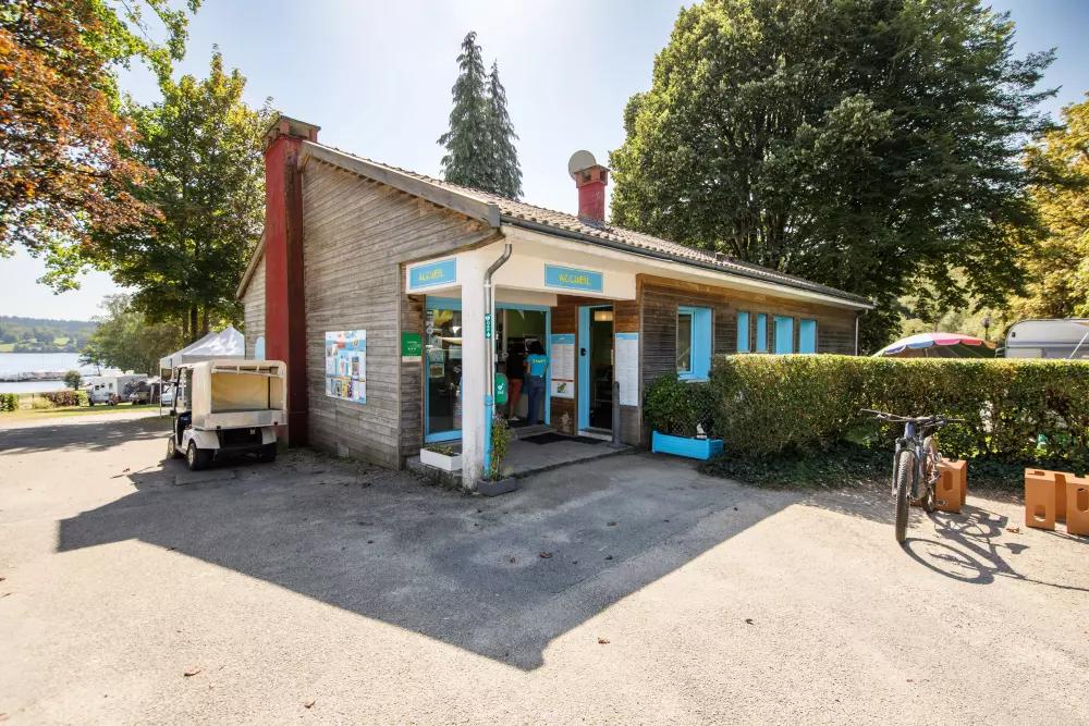 Camping Paradis les 2 er ude af stand.