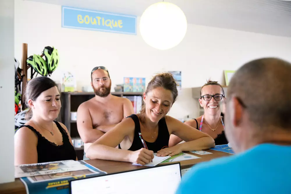 Camping Paradis les 2 er ude af stand.