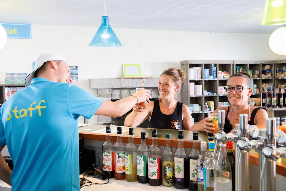 Camping Paradis les 2 er ude af stand.