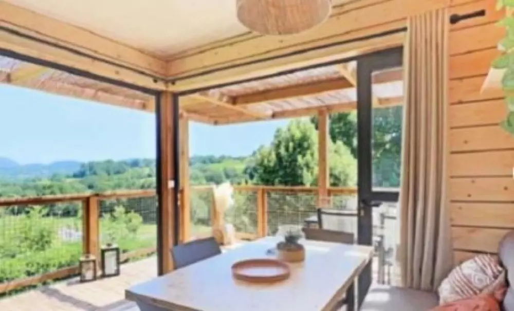 Camping Paradis les 2 er ude af stand.