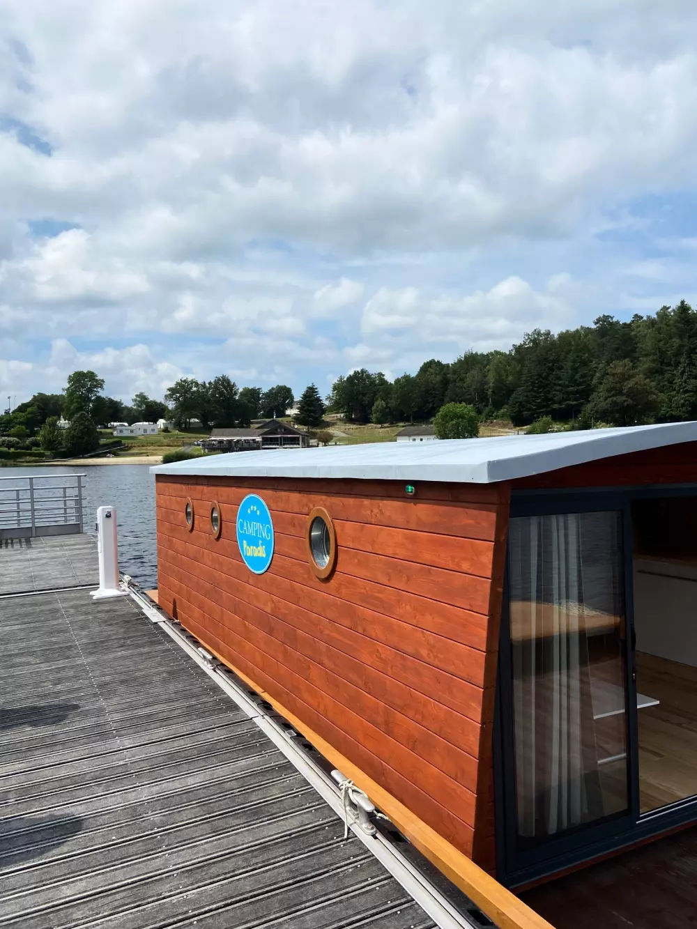 Camping Paradis les 2 er ude af stand.